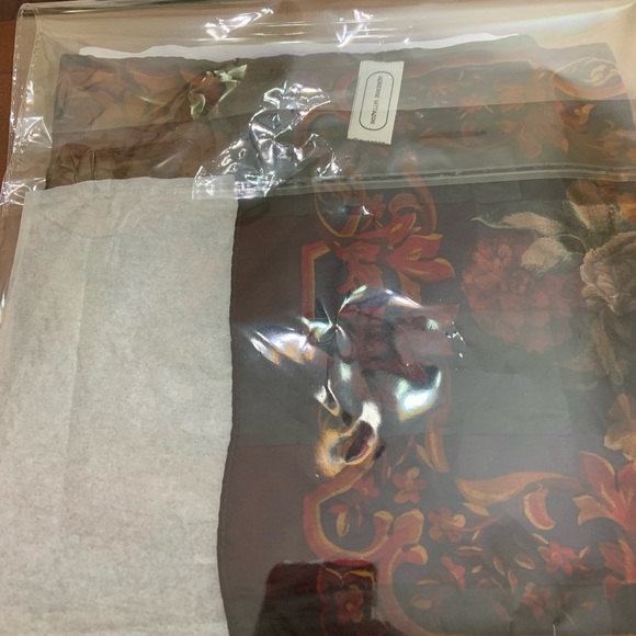 ADRIENNE VITTADINI floral scarf 100% silk - Picture 12 of 14